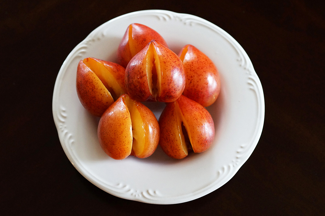 Pitted Lemon Plums
